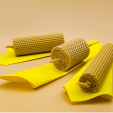 Свічка з вощини жовта (13,5 см)