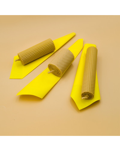 Свічка з вощини жовта (13,5 см)