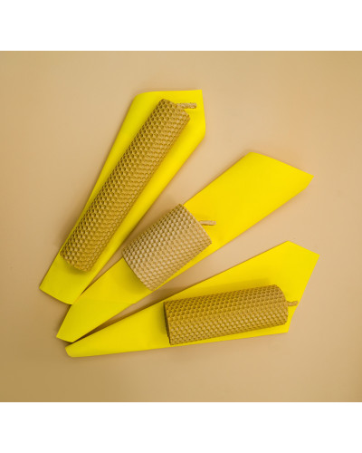 Свічка з вощини жовта (13,5 см)