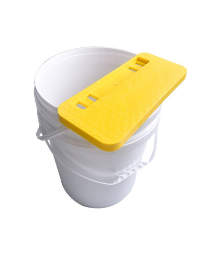 Підставка пластикова для рамок на відро