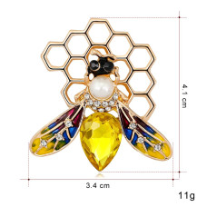 Брошка "Бджола на стільниках"