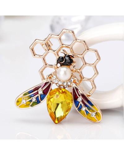 Брошка "Бджола на стільниках"