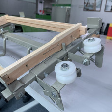 Пристрій для натягування дроту в рамках