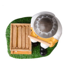 Статуетка-сувенір "Пасічник біля вулика"