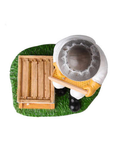 Статуетка-сувенір "Пасічник біля вулика"