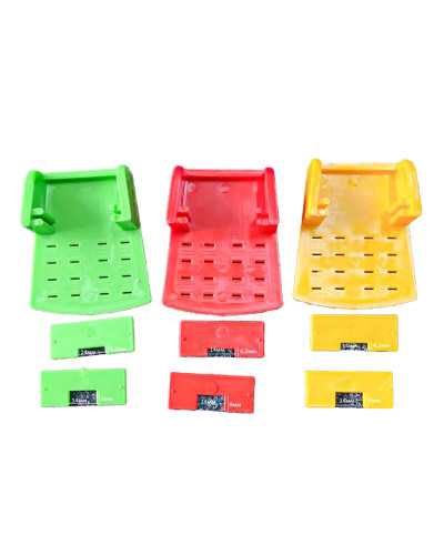 Прильотна дошка (копитко) пластикова ( 2 загороджувачі в комплекті )