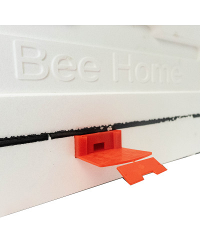 Нуклеусный пенополистирольный улей на 4 семьи BeeHome крашеный розовый