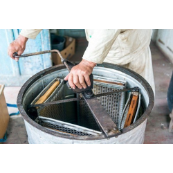 Медогонка: догляд і зберігання