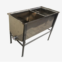 Стіл для розпечатування стільників